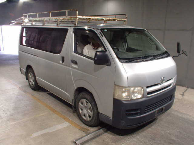 TOYOTA HIACE
