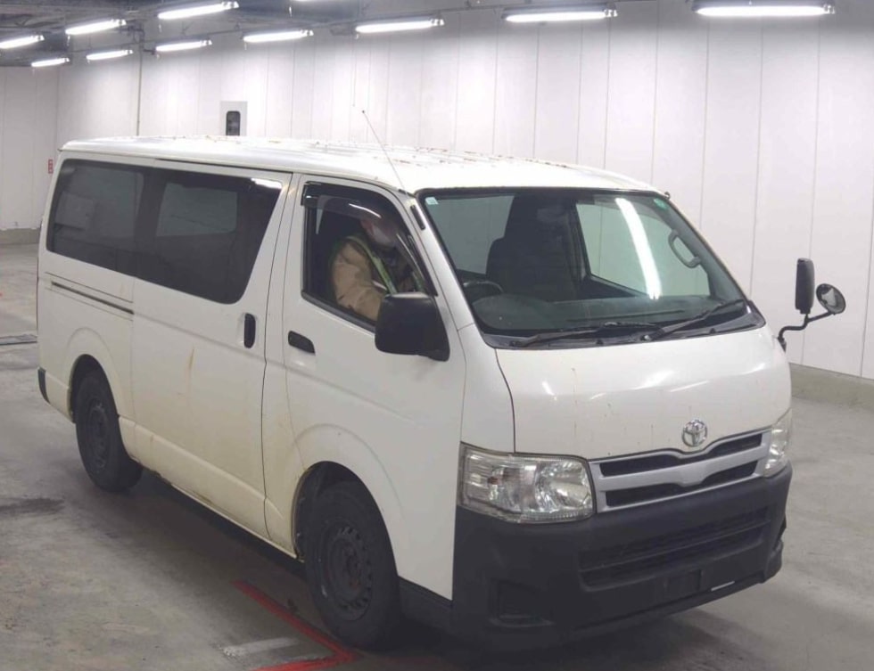 TOYOTA HIACE