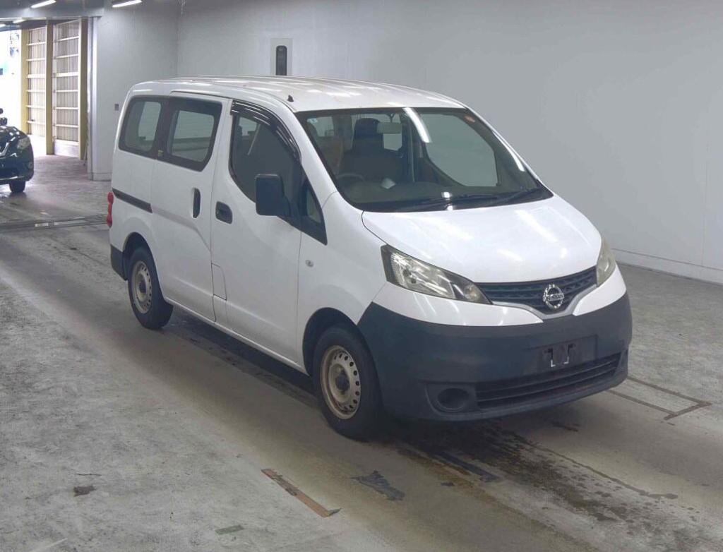 NISSAN NV200